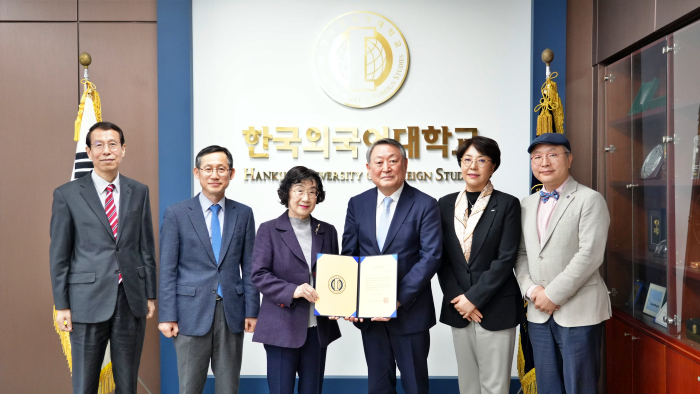 경제학부 김애실 명예교수, 장학금 기부 서명식 개최 대표이미지
