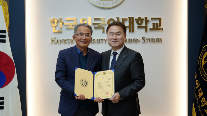 안홍진 동문, "급변하는 시대 모교의 미래 인재 양성에 보탬되길"... 1억 원 발전기금 기부 대표이미지